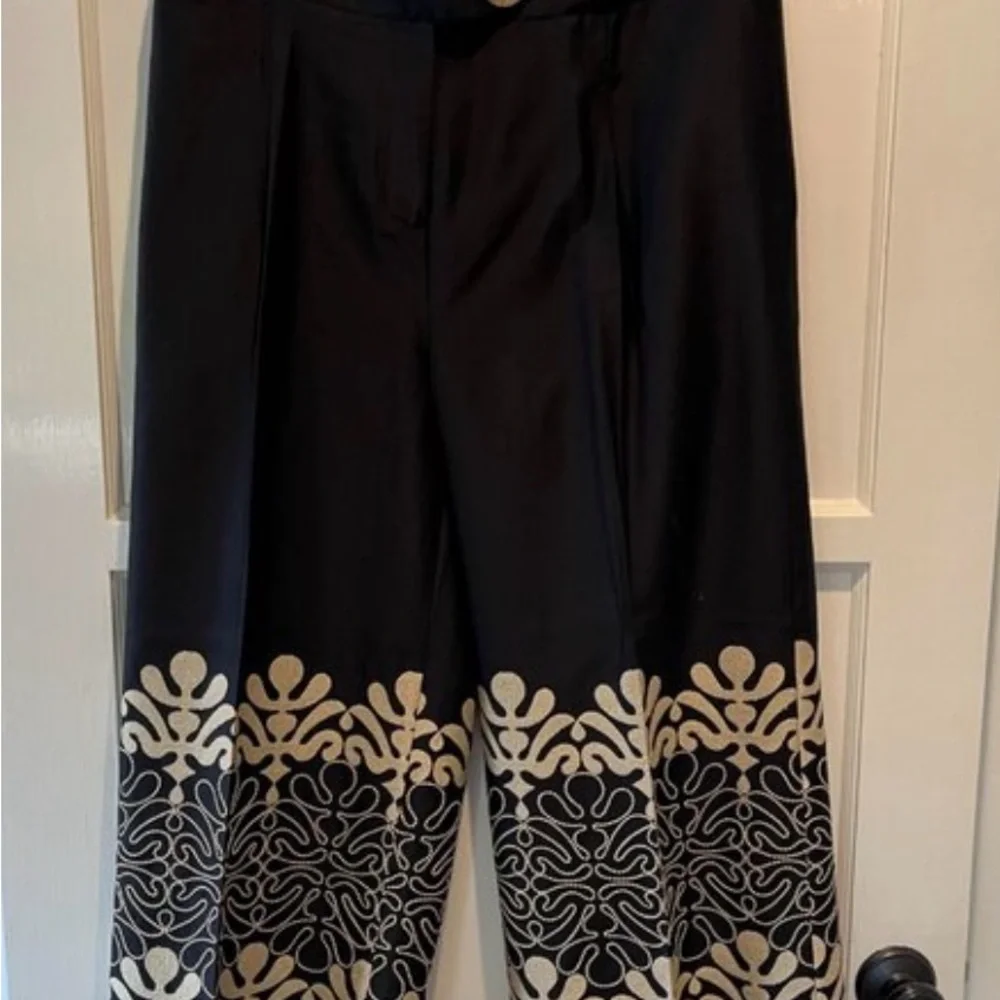 Exquisite Anthropologie Embroidered Black Wide Leg Pants XL. Fits Like Size L - Picture 2 of 3